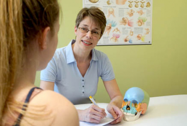 Osteopathie-Behandlung.jpg